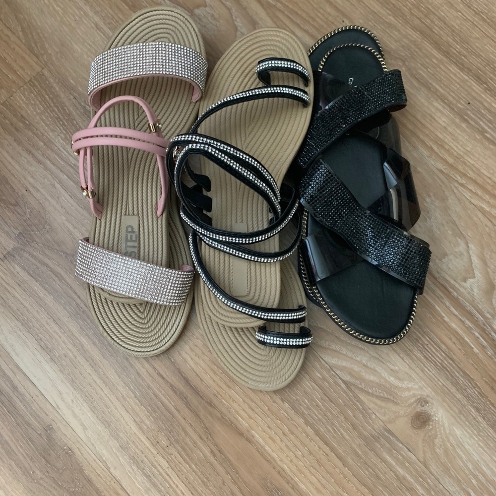 Flat sandals